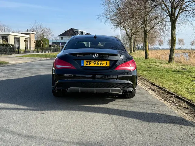 Mercedes-Benz CLA AMG 45 4MATIC 2015 Benzine 3