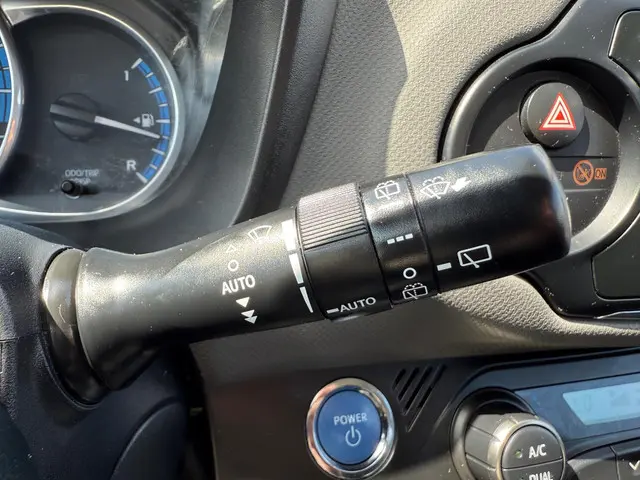 Toyota Yaris 1.5 Hybrid Dynamic 2015 Hybride Benzine 21