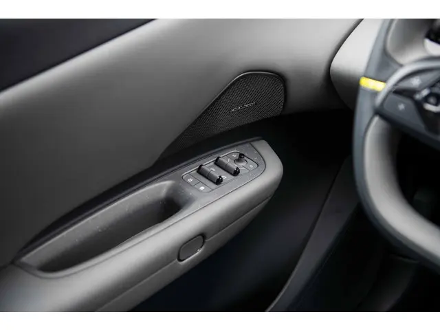 Lynk & Co 02 More 66 kWh 2025 Elektrisch 17