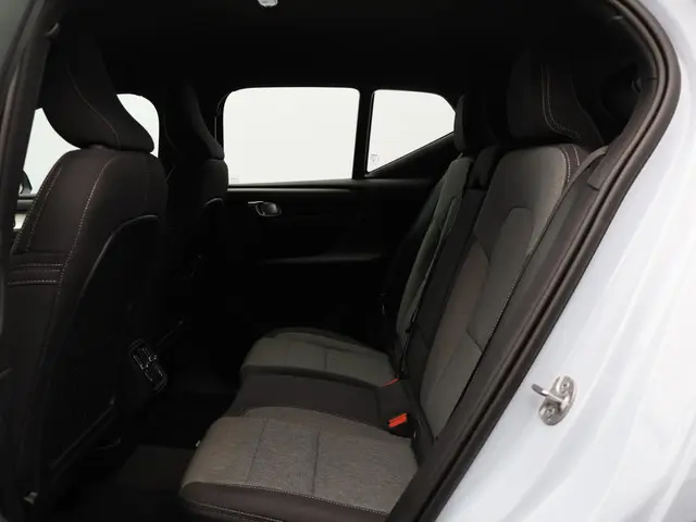 Volvo XC40 2.0 B4 Plus Dark 2025 Benzine 9