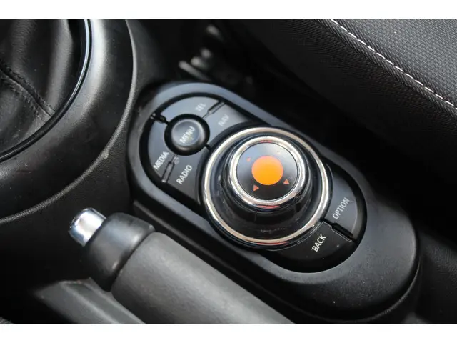 MINI One Mini 1.5 D Business 2016 Diesel 19