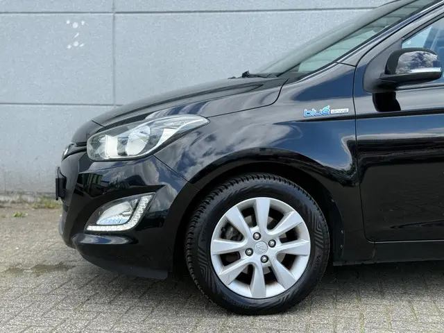 Hyundai i20 1.2i i-86PK Airco|Navigatie|Led!!! 2014 Benzine 7