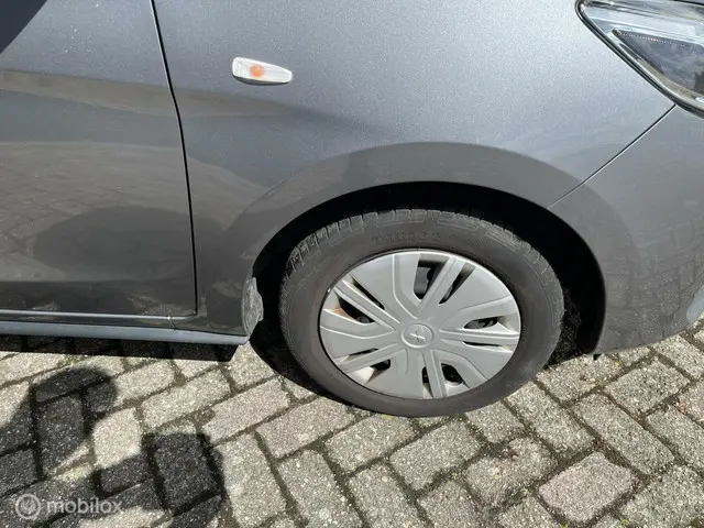 Mitsubishi Space Star 1.0 Cool+ 2020 Benzine 18