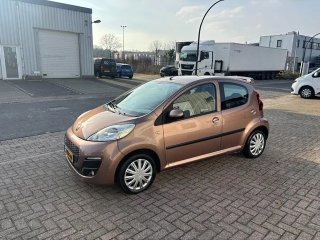 Peugeot 107 GERSEVEERD 2013 Benzine 5