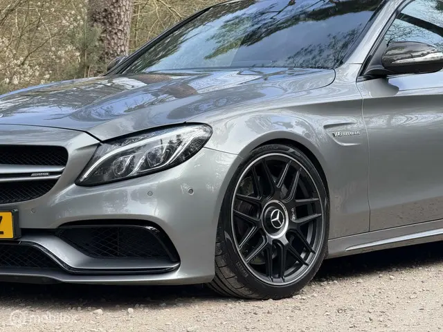 Mercedes-Benz C-Klasse AMG 63 2015 Benzine 10