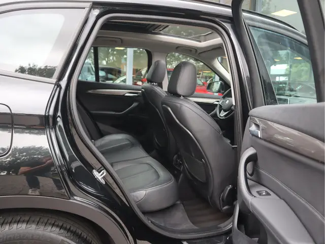 BMW X1 sDrive18i 136 PK High Executive 2017 Benzine 32