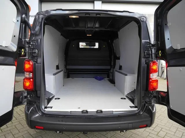 Peugeot Expert 2.0 BlueHDi 145 L3 2024 Diesel 28
