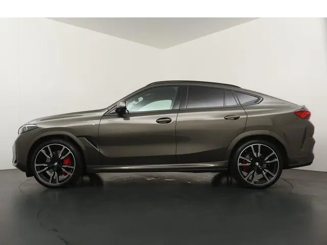 BMW X6 xDrive40i 2024 Benzine 12