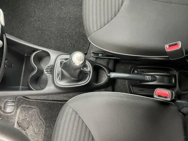 Peugeot 107 1.0 Active 2013 Benzine 13