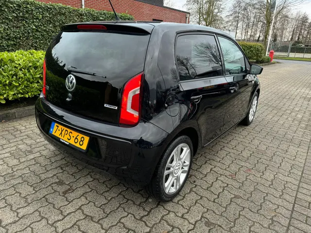 Volkswagen up! 3