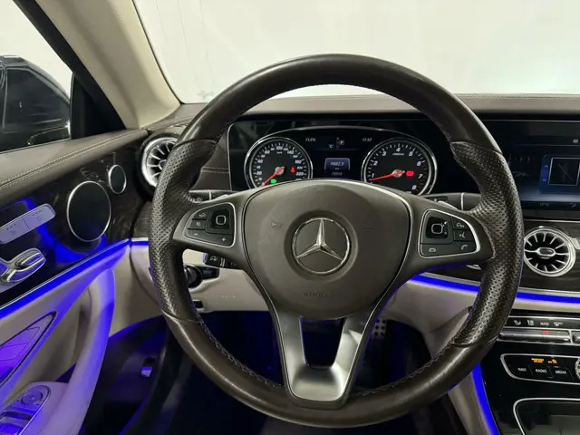 Mercedes-Benz E-Klasse Cabrio 300 AMG LINE 2018 Benzine 18