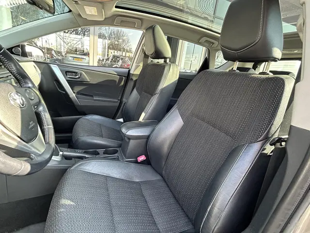 Toyota Auris 1.8 Hybrid Executive 2015 Hybride Benzine 7