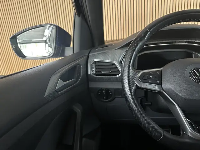 Volkswagen T-Cross 1.0 TSI Style Business R 2019 Benzine 16