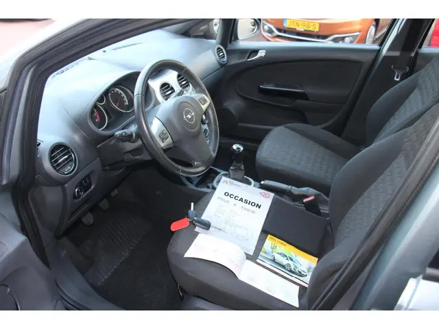 Opel Corsa 1.2-16V Selection 2013 Benzine 20