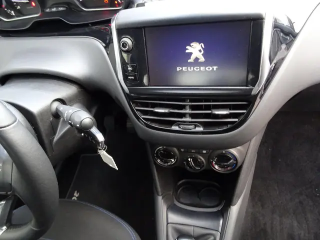 Peugeot 208 1.2 PureTech Signature 2019 Benzine 10