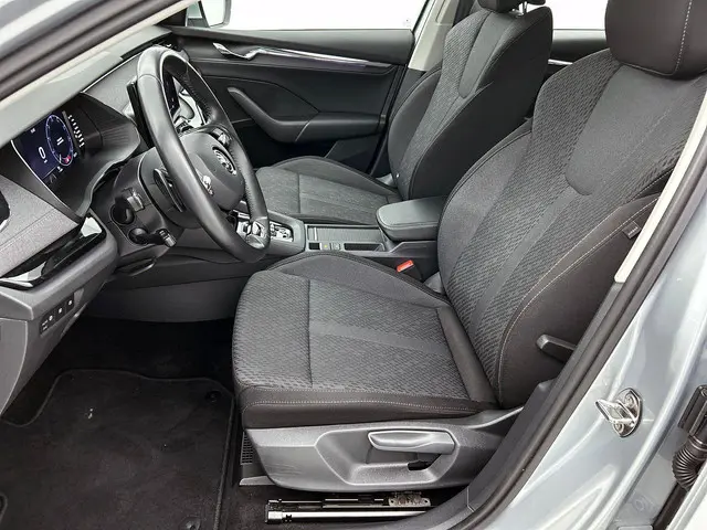 Škoda Octavia Combi 1.5 e-TSI DSG Style 2022 Benzine 35