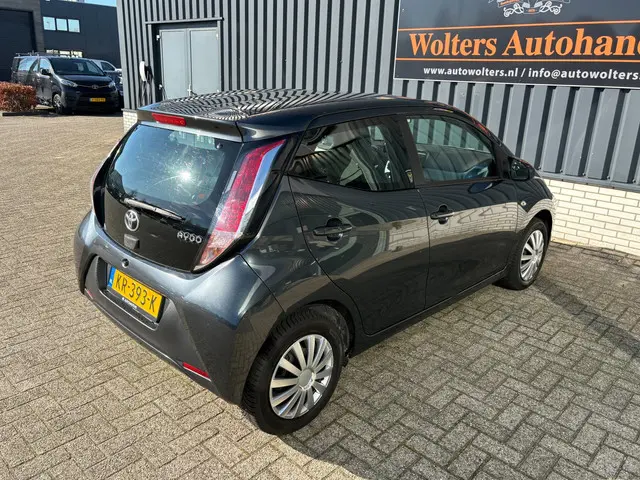 Toyota Aygo 1.0 VVT-i x-now 2016 Benzine 9