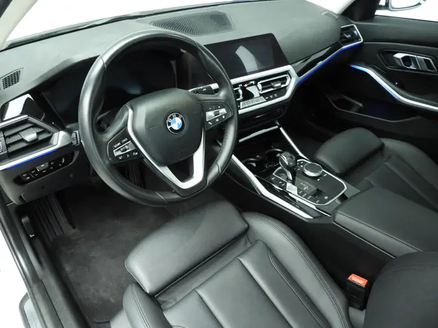 BMW 3 Serie Sedan 320i 2019 Benzine 6