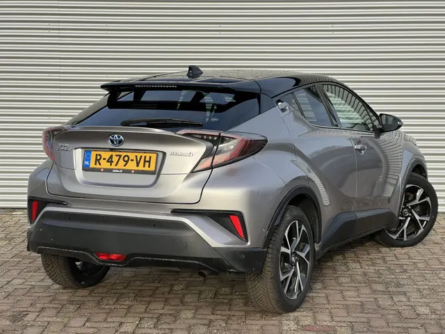 Toyota C-HR 2