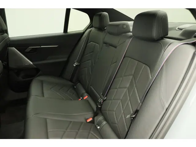 BMW 5 Serie Sedan 530e 2024 Hybride Benzine 26