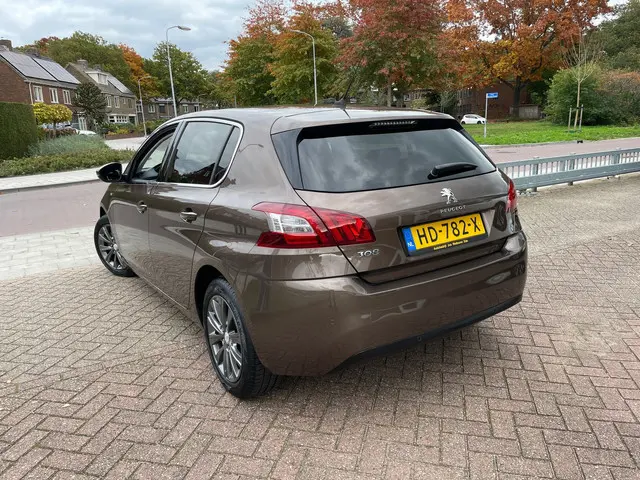 Peugeot 308 1.2 PureTech Style AUTOMAAT 2015 Benzine 4