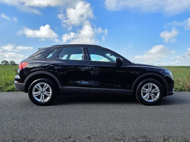 Audi Q3 45 TFSI e Advanced edition 2022 Hybride Benzine 2