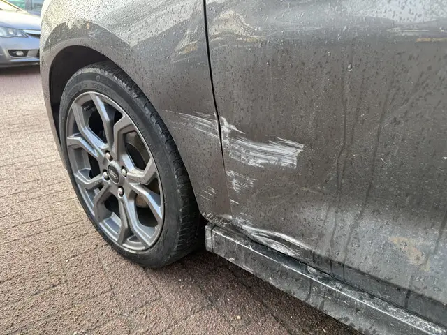 Ford Fiesta 1.0 EcoBoost ST-Line schade!! 2020 Benzine 10