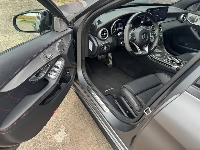 Mercedes-Benz C-Klasse AMG 43 4MATIC 2017 Benzine 24