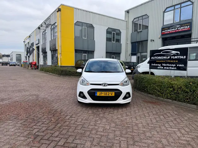 Hyundai i10 1.0i i-Motion Comfort 2016 Benzine 2