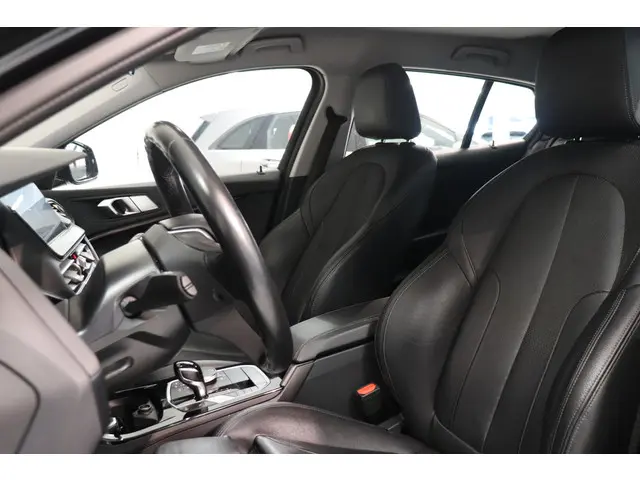 BMW 1 Serie 118i Business Edition Plus 2022 Benzine 7