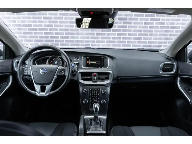 Volvo V40 T3 Momentum Automaat 2015 Benzine 23
