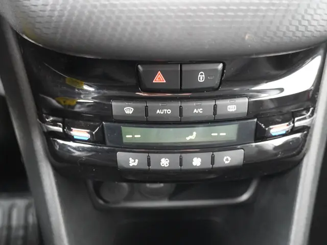 Peugeot 2008 1.2 PureTech Blue Lease Allure 2019 Benzine 19