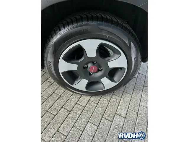 Fiat Panda 1.0 Hybrid City Cross 2020 Benzine 18