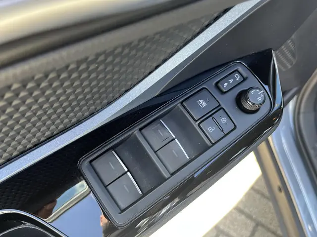 Toyota C-HR 2