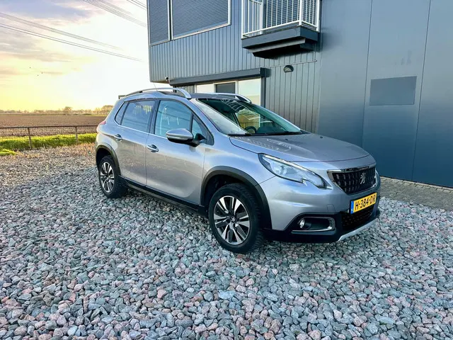Peugeot 2008 1.2 PureTech GT-Line 2019 Benzine 4