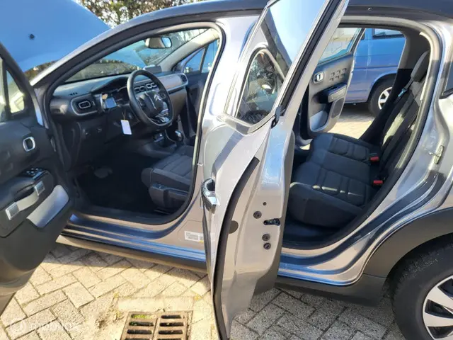 Citroën C3 1.2 PureTech Saint James 2021 Benzine 12