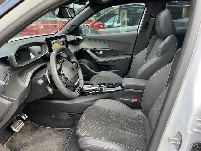 Peugeot 2008 1.2 Hybrid 145 PK GT 2025 Hybride Benzine 9