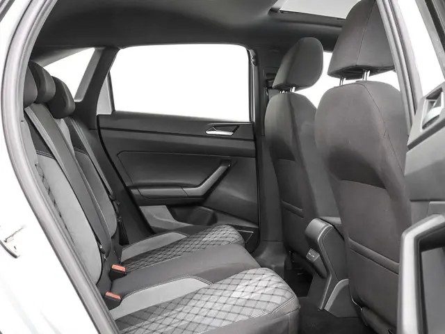 Volkswagen Taigo 1.0 TSI 115pk DSG R-Line 2024 Benzine 12