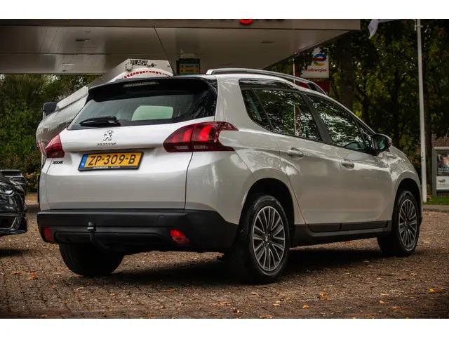 Peugeot 2008 1.2 PureTech Active 2019 Benzine 26