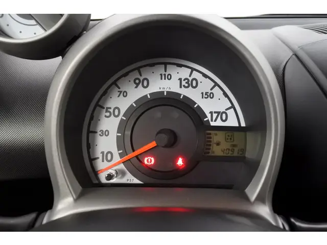 Peugeot 107 1.0 Automaat Active Premium 2014 Benzine 3