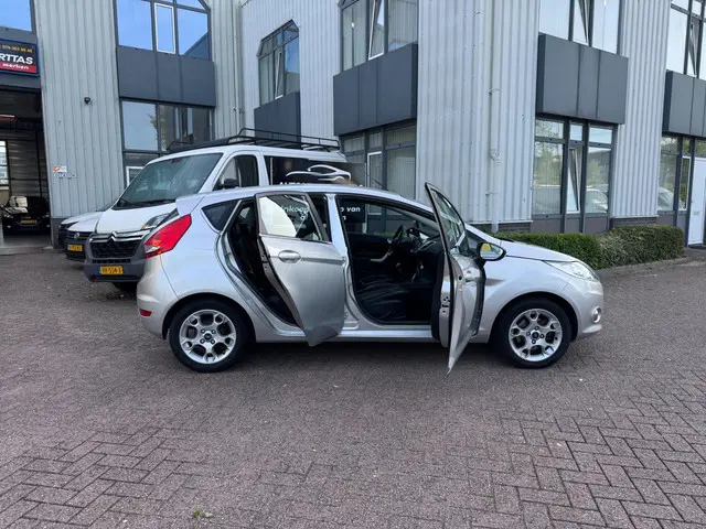 Ford Fiesta 1.25 Titanium 2012 Benzine 6