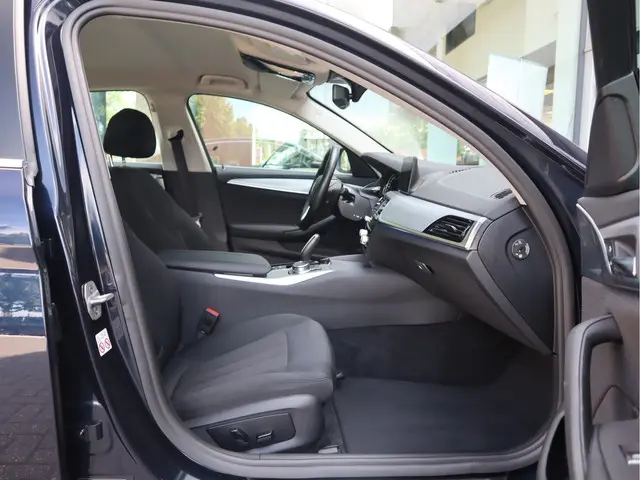 BMW 5 Serie 520i Executive 2018 Benzine 43