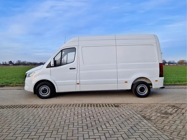 Mercedes-Benz Sprinter 211 1.9 CDI L2 H2 2022 Diesel 2