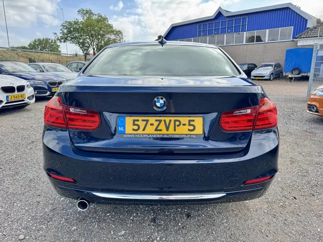 BMW 3 Serie 320i Upgrade Edition 2013 Benzine 7
