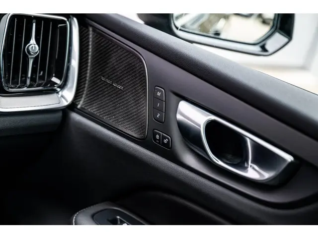 Volvo V60 2.0 B3 Plus Dark 2023 Benzine 23