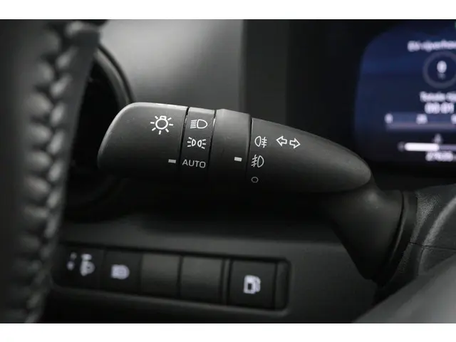 Toyota C-HR 1.8 Hybrid 140 Dynamic 2024 Hybride Benzine 29