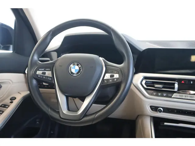 BMW 3 Serie Touring 320i 2020 Benzine 11