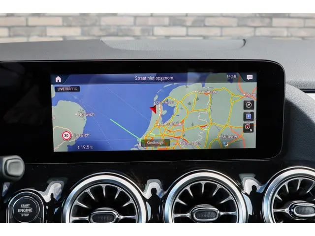 Mercedes-Benz GLA 250 e Style 2022 Hybride Benzine 29