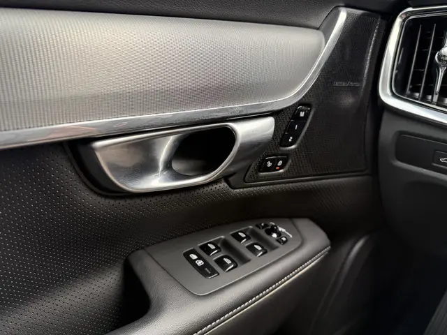 Volvo V90 B4 D Plus Dark 2023 Diesel 24