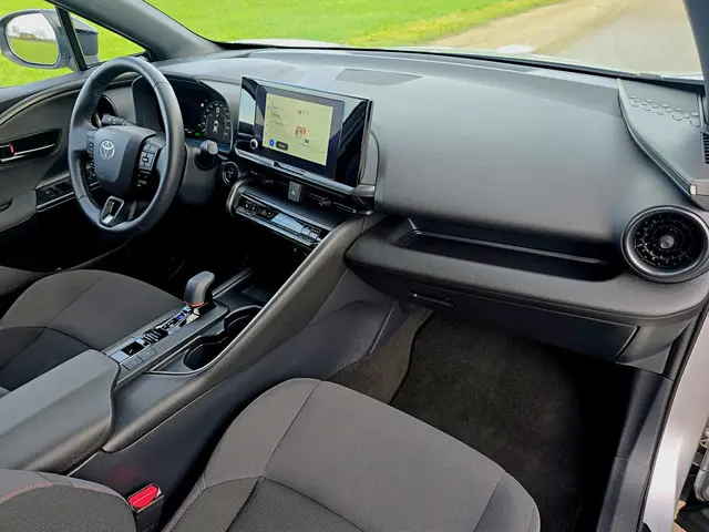 Toyota C-HR 1.8 Hybrid 140 Dynamic 2025 Hybride Benzine 15